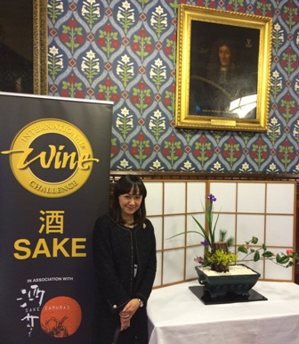 Junko arranges Ikebana at the House of Commons, London